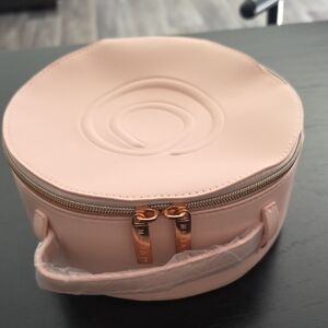 Chic Blush Pink Round Cosmetic Case